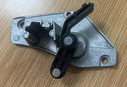 2018996/1679366 DOOR HANDLE RH for  DAF 