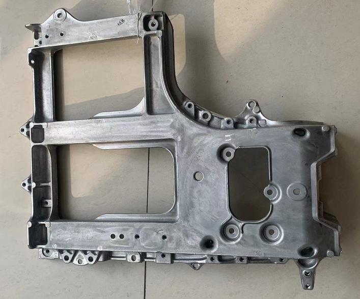 81612430164/81612430206/81612430194 FRONT WHEEL FENDER BRACKET  （TGS/TGX）RH f