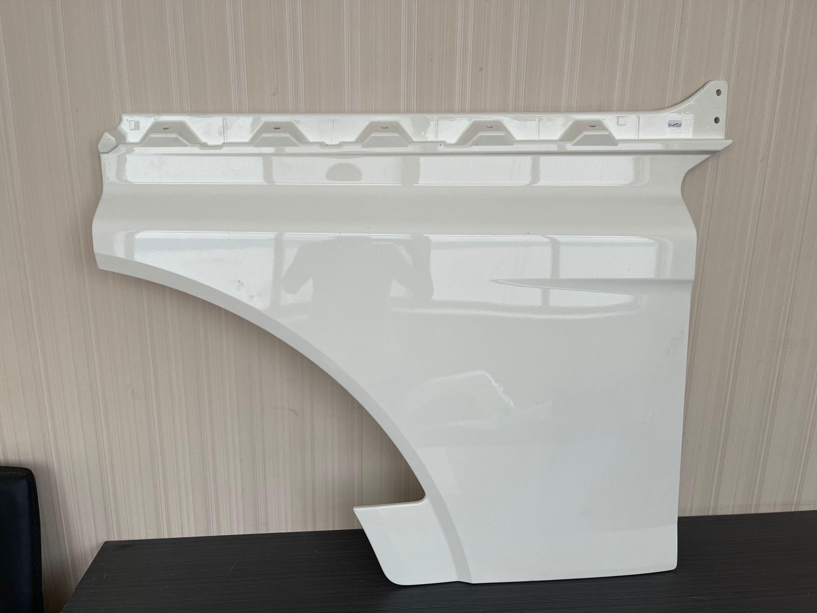 81626106016/81626100080 LOWER DOOR GUARD  RH for MAN  